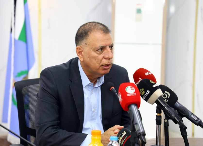 الوزير الفراية في زيارة مفاجئة لجسر الملك حسين