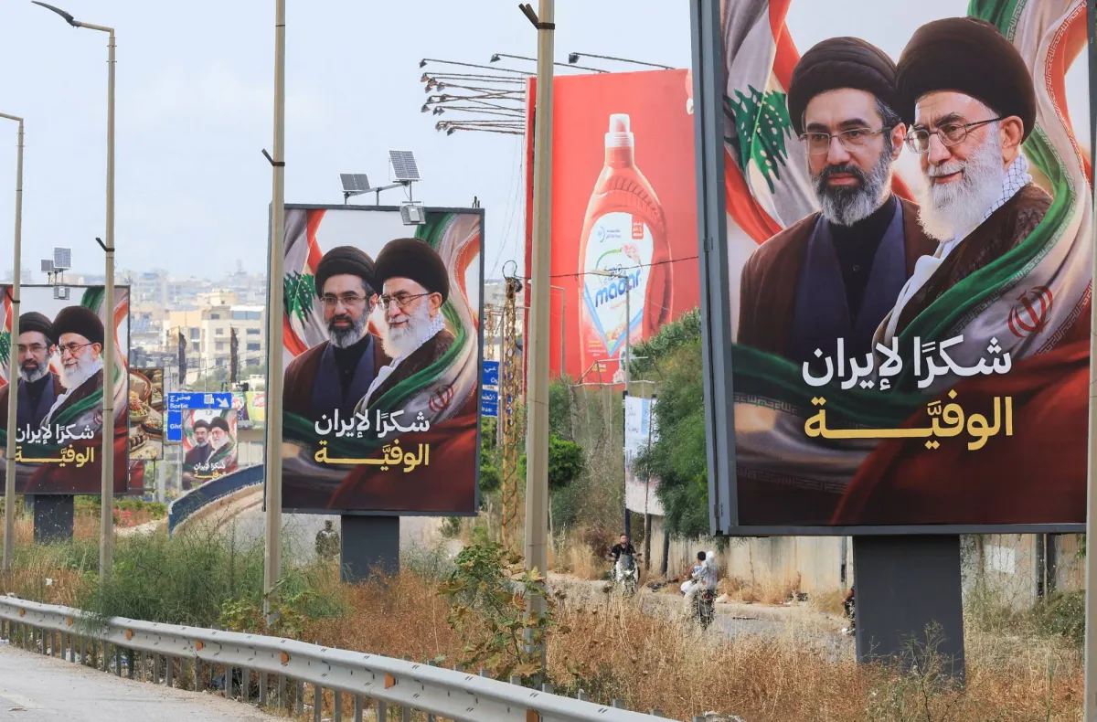 حزب الله يتنصل من لافتات شكر ايران على طريق المطار