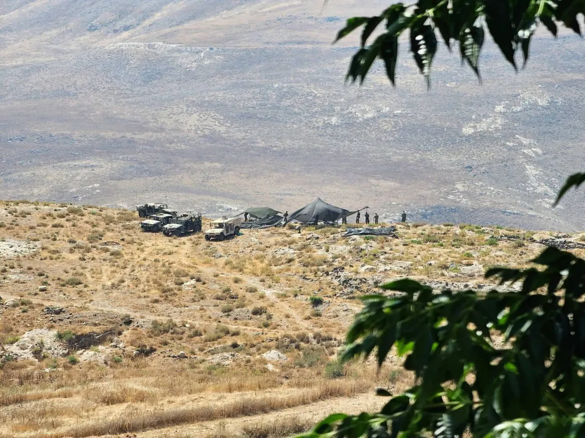 دورية اممية تجري جولة في قرية عابدين بريف درعا عقب قصف اسرائيلي