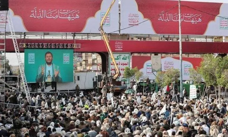 فرار المقاتلين وتذمر القبائل يربكان حسابات الحوثيين العسكرية