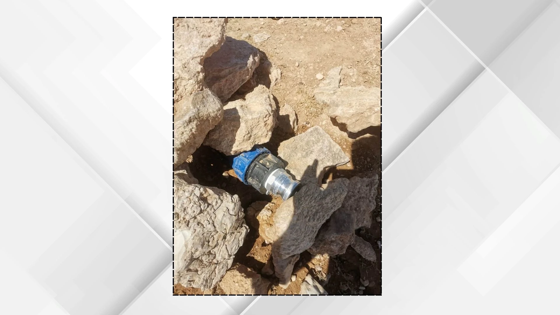 ضبط اعتداءات غير مشروعة على خط مياه ناقل جنوب عمان