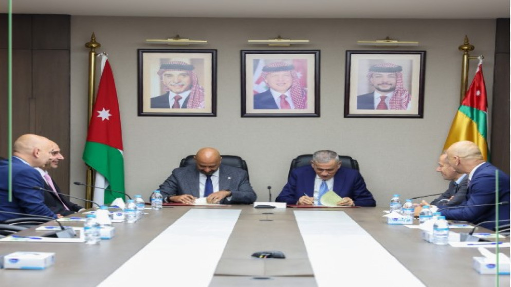 الجامعة الاردنية تعزز الاستدامة البيئية باتفاقية لتركيب الات اعادة تدوير النفايات