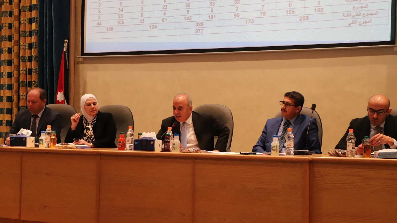 وزير التربية يوجه باستكمال جاهزية المسارات الاكاديمية والمهنية للعام الدراسي الجديد