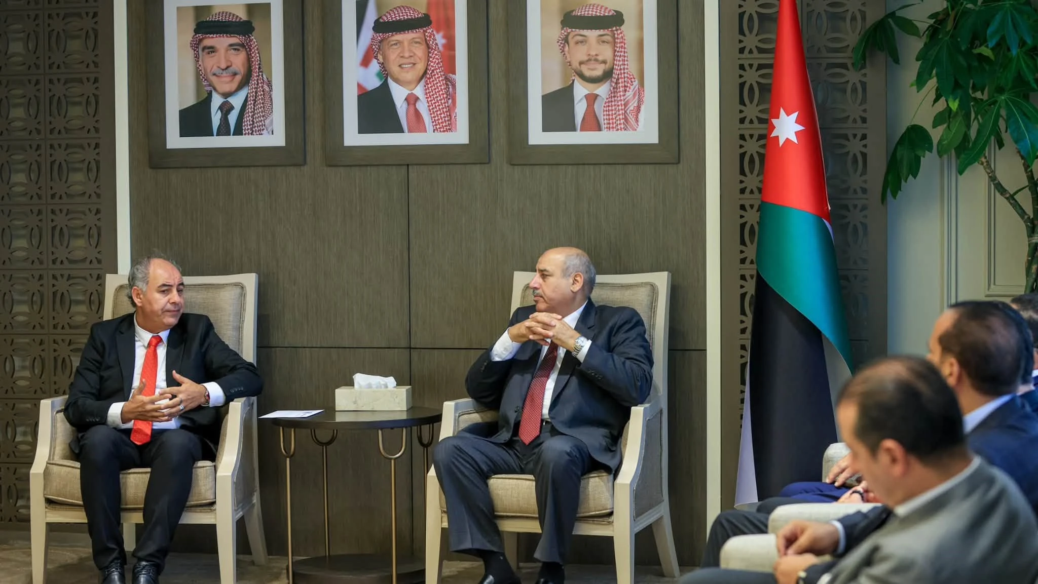 رئيس مجلس النواب يلتقي وفد رابطة الكتاب الاردنيين لبحث مطالبهم
