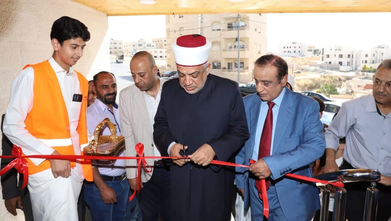 وزير الاوقاف يفتتح مسجد اسكان الكهرباء في ابو علندا