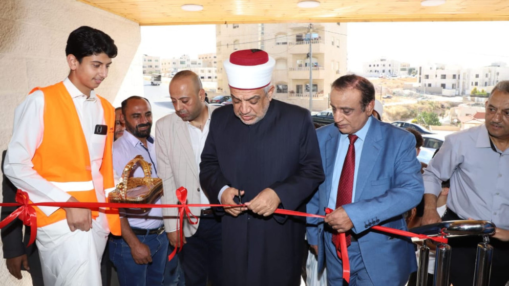 وزير الاوقاف يفتتح مسجد اسكان الكهرباء الكبير في القويسمة