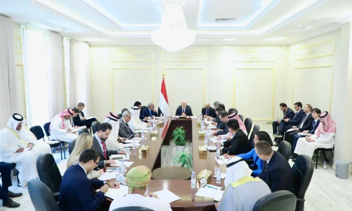 العليمي رحلة الحرس الثوري الى صنعاء خرق للسيادة اليمنية وتحد للقانون الدولي