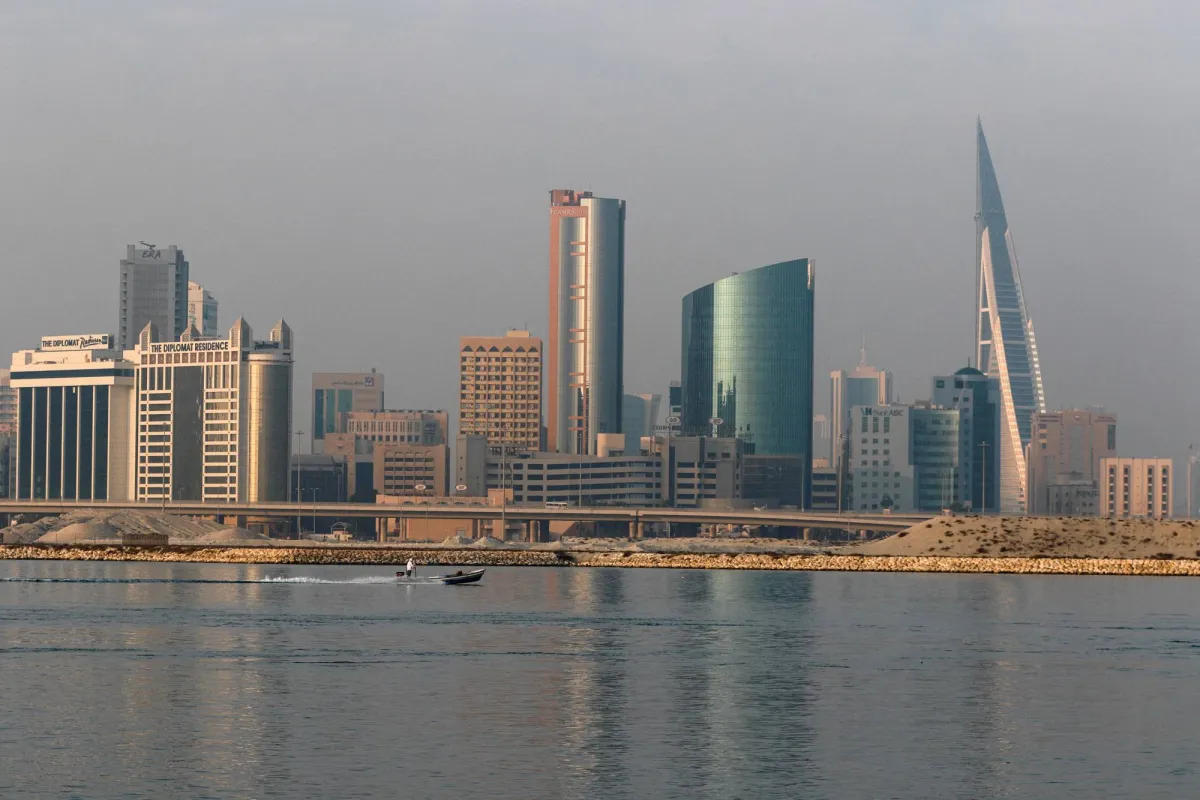 الجيش الكويتي والبحرين يتصديان لهجمات صاروخية ومسيرات معادية