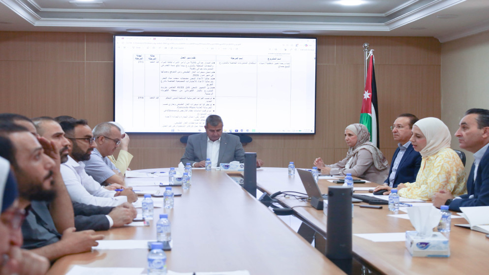 وزير الطاقة يوجه بتسريع وتيرة مشاريع رؤية التحديث الاقتصادي