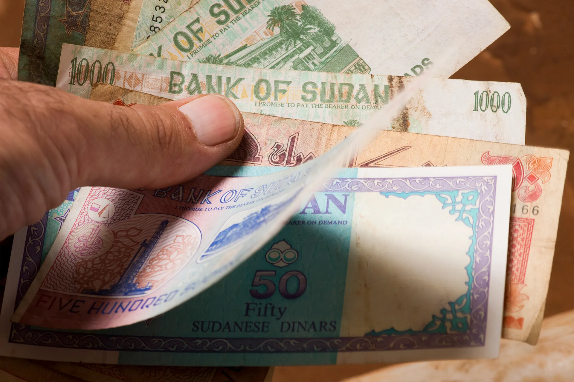 اقتصاد مواز في دارفور إجراءات مالية وتجارية تقسم السودان نقديا