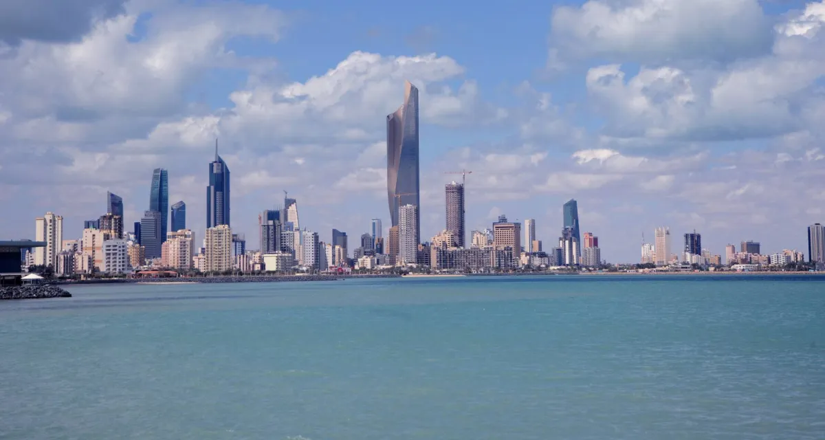 هجوم عدواني يستهدف مراكز حدودية ومنصة حفر في الكويت