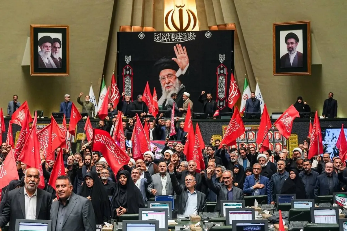 البرلمان الايراني يتحرك بشأن مضيق هرمز وسط توترات مع واشنطن
