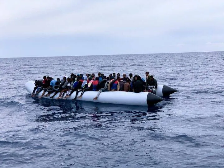 مصرع وفقدان 50 مهاجرا في انقلاب قارب قبالة سواحل ليبيا