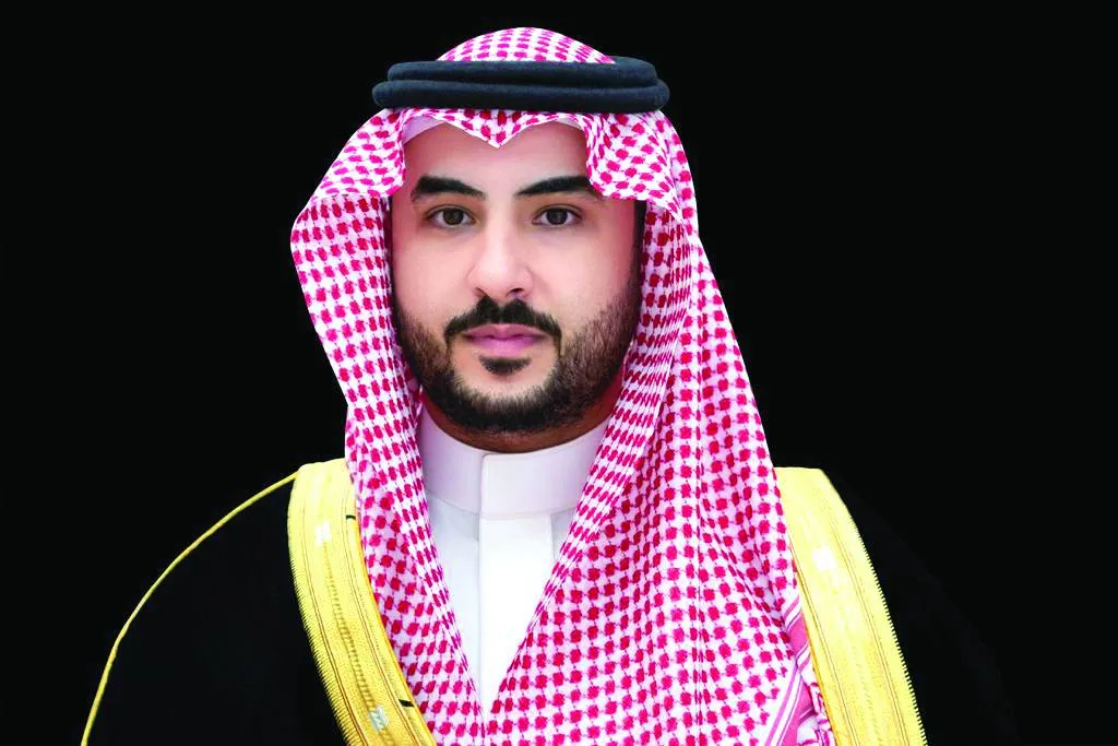 وزير الدفاع السعودي يعزي رئيس وزراء قطر في وفاة الشيخ حمد بن خليفة