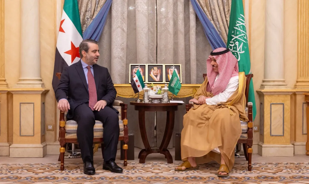 فيصل بن فرحان يبحث مع وزير الخارجية السوري تعزيز العلاقات الثنائية