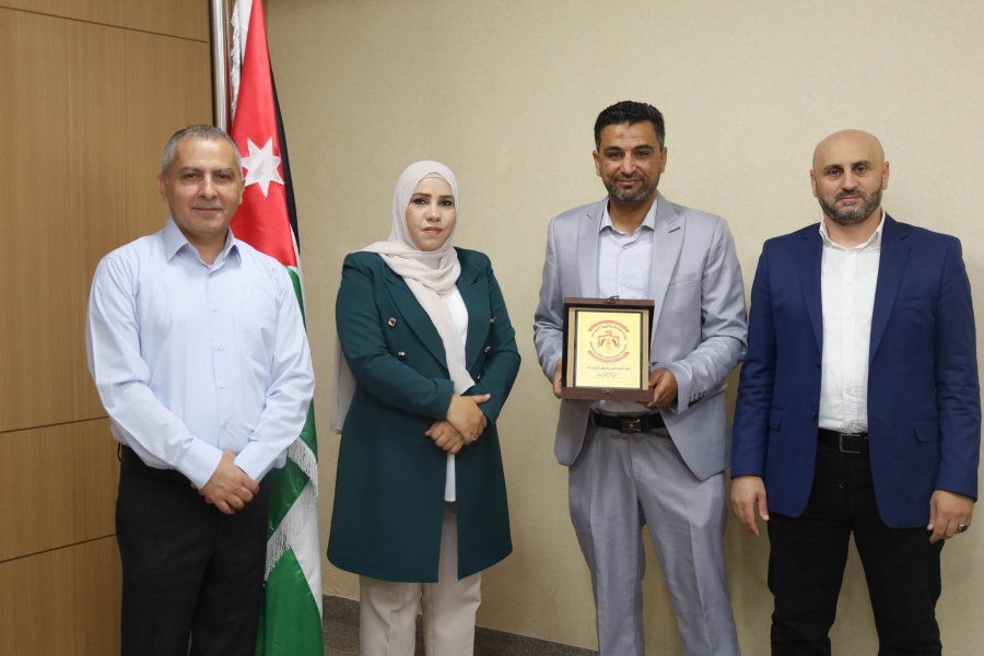 الخرابشة يكرّم الموظفين الفائزين بجائزة الفكرة الابتكارية عن العام 2023-2024