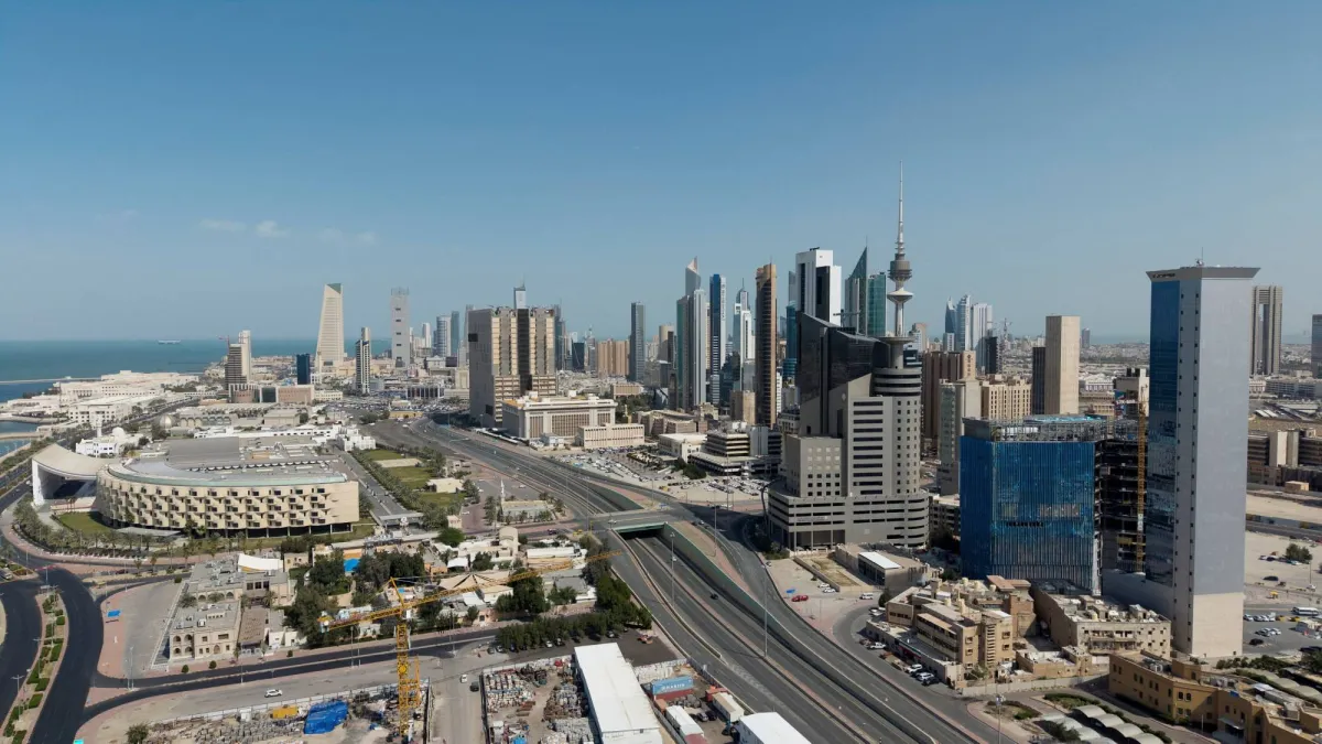تطورات امنية متسارعة وهجمات ايرانية تستهدف الكويت والبحرين وسوريا