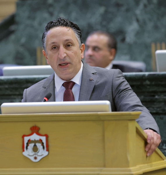 أبو رمان يصوّت ضد إلغاء «الاستهلاكية المدنية» ويطالب بسنة انتقالية وضمان حقوق العاملين