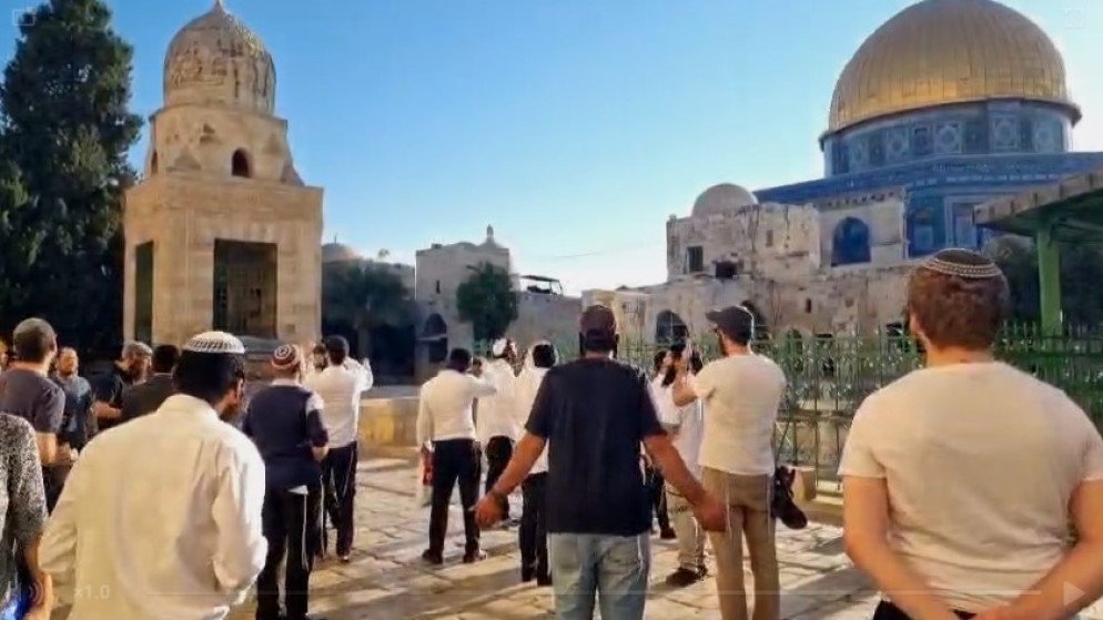 مستوطنون يقتحمون باحات المسجد الاقصى وسط اجراءات مشددة