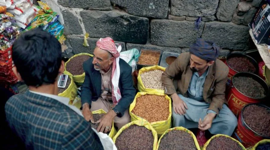 تهديدات الحوثيين للملاحة تدفع اسعار السلع في اليمن نحو موجة غلاء قياسية