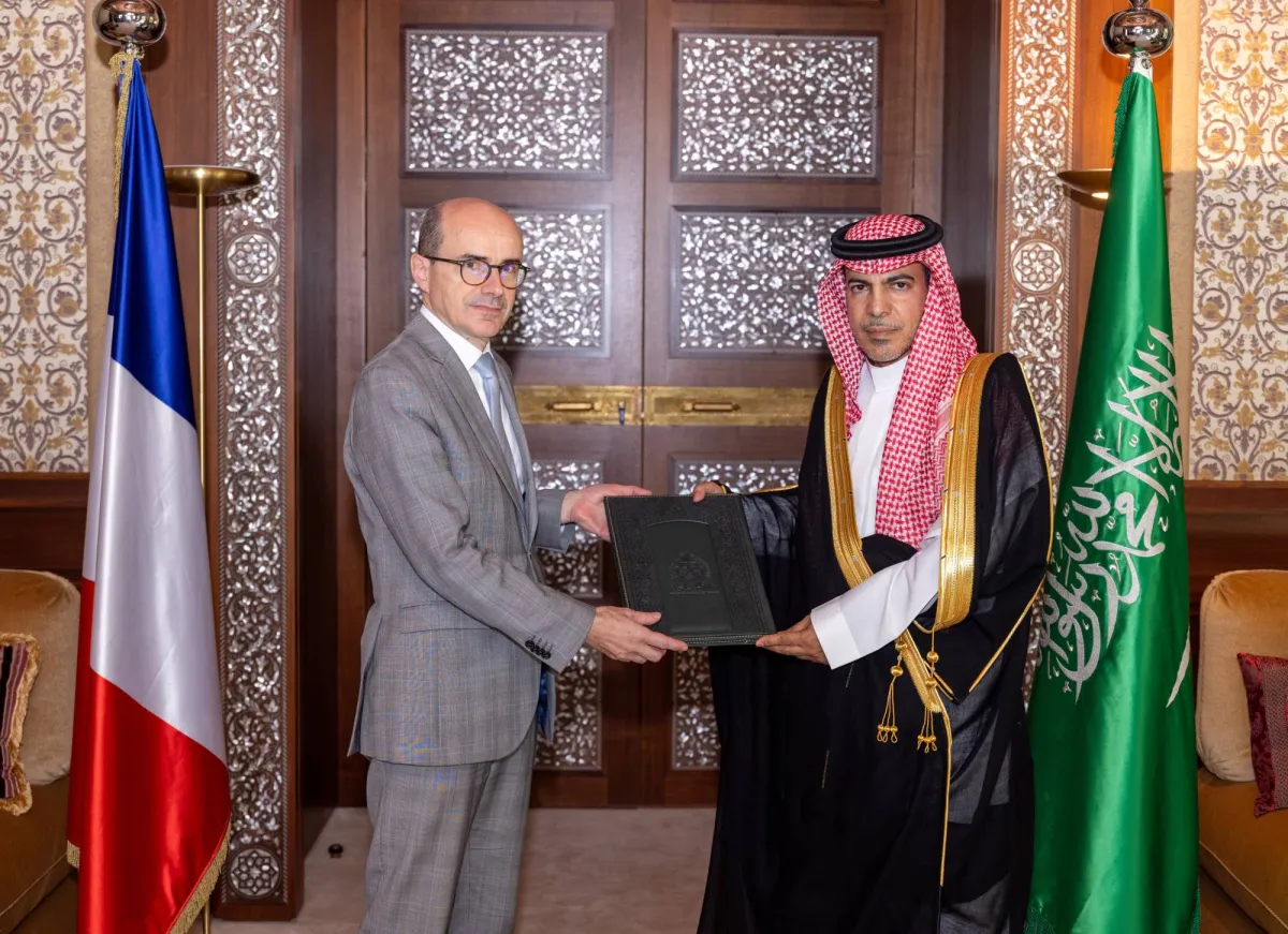 السفير السعودي الجديد لدى فرنسا يسلم اوراق اعتماده رسميا