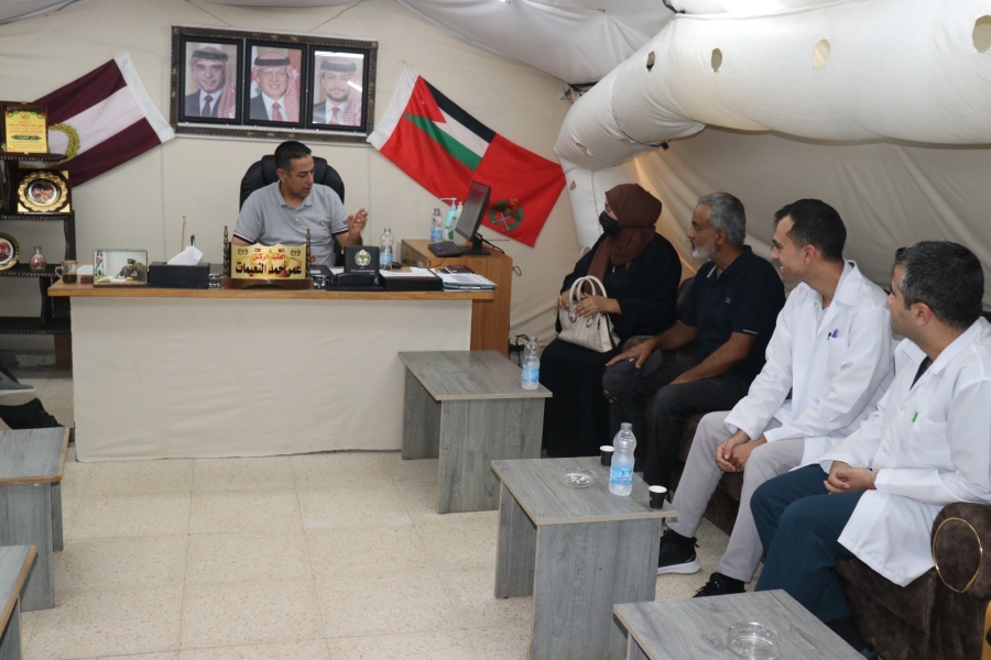 بعد نجاح عمليتين نوعيتين .. ذوو المرضى يشكرون الكوادر الطبية الأردنية في المستشفى الميداني الأردني جنوب غزة (10)