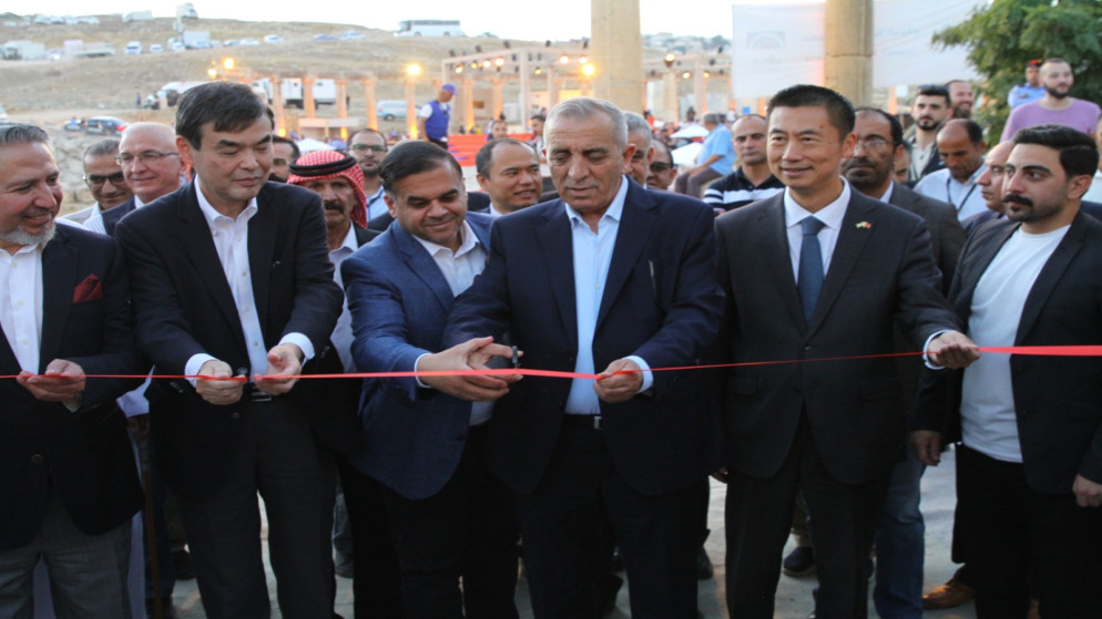 وزير الثقافة يفتتح جناح السفارات ضمن فعاليات مهرجان جرش