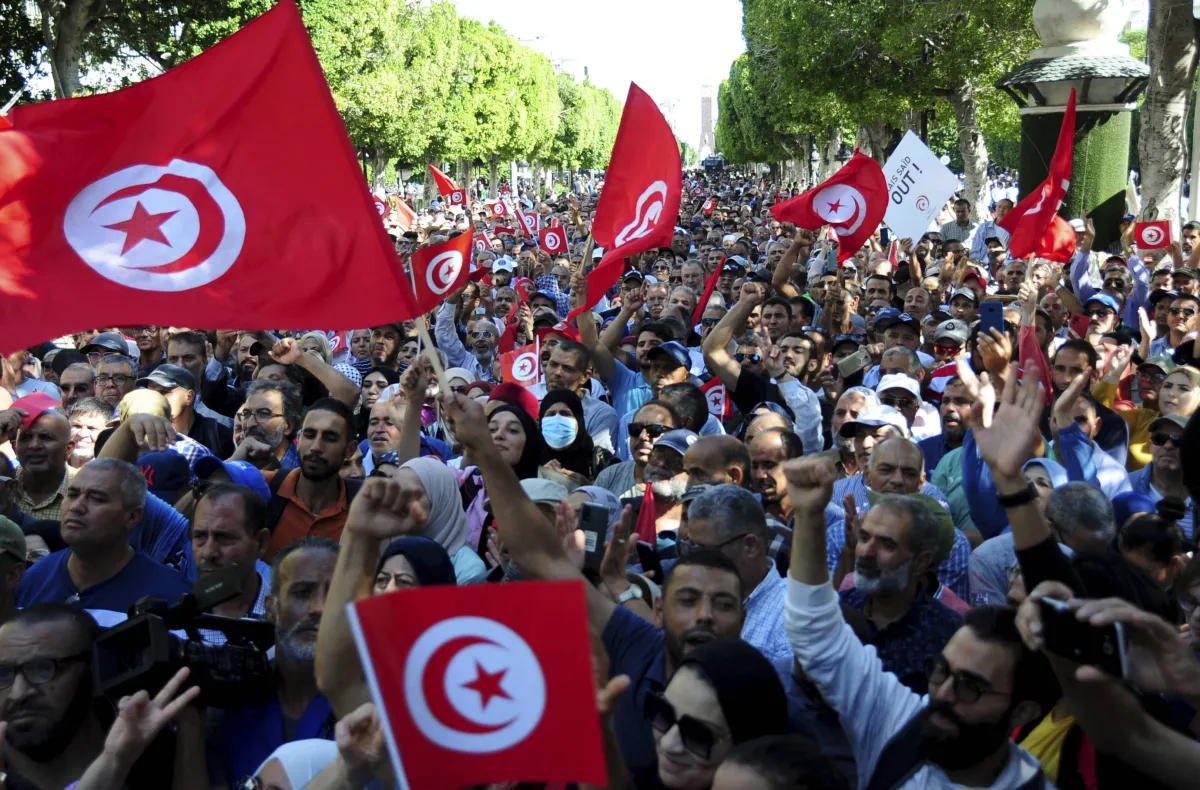 احتجاجات في تونس ضد سياسات قيس سعيد بالتزامن مع ذكرى التدابير الاستثنائية