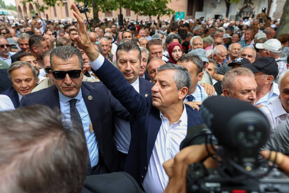 اوزغور اوزيل يطلق الحزب الجديد لاعادة تشكيل المعارضة التركية