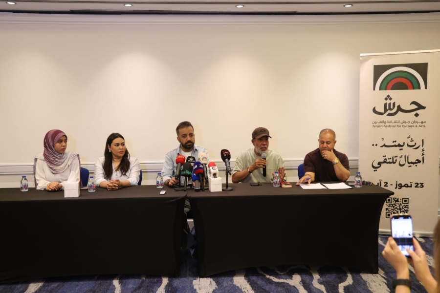 مؤتمر صحفي لمسرحية