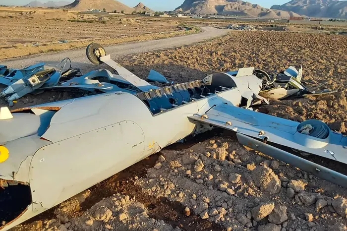 أجزاء من حطام مسيرة في منزل بالكرك
