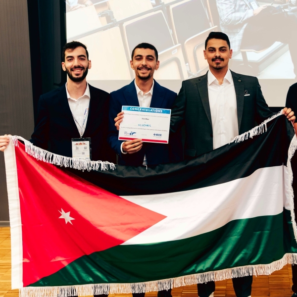 فريق من جامعة البترا يحصد المركز الأول في مسابقة 