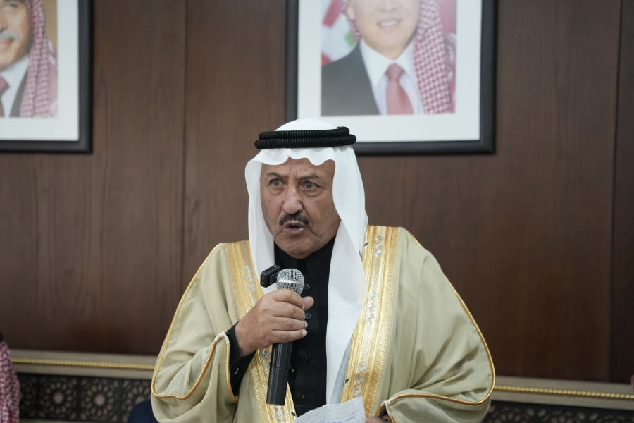 مستشار جلالة الملك يلتقي شيوخ ووجهاء مادبا لبحث ملف الجلوة العشائرية