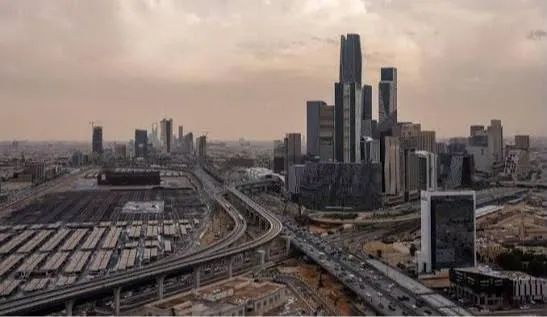 صمود الاقتصاد غير النفطي في السعودية رغم ازمة هرمز