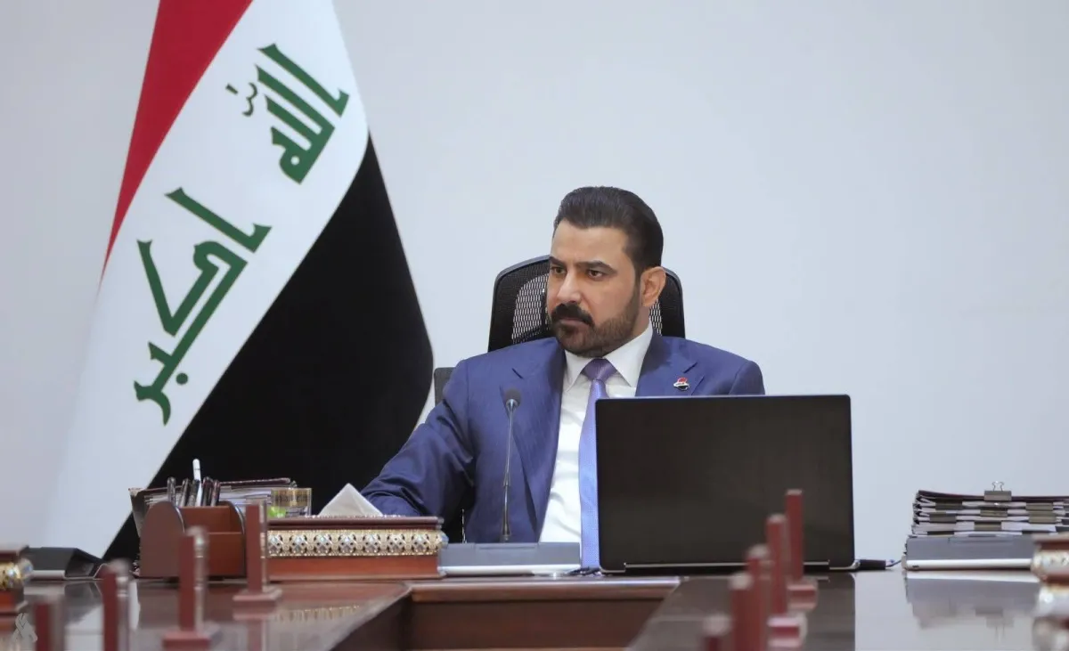 ازمة مالية خانقة تضرب العراق وتهدد صرف الرواتب