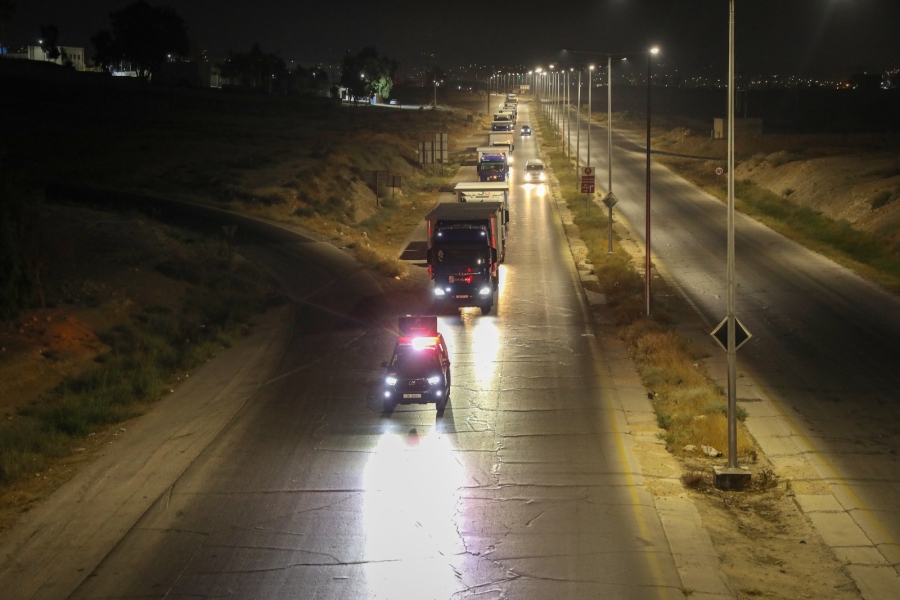 الأردن يواصل دعمه لسوريا بقافلة جديدة تحمل 32 كرفانًا