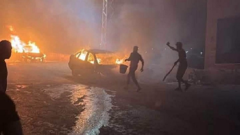 مستوطنون يشنون هجمات واسعة ويحرقون مركبات جنوبي نابلس