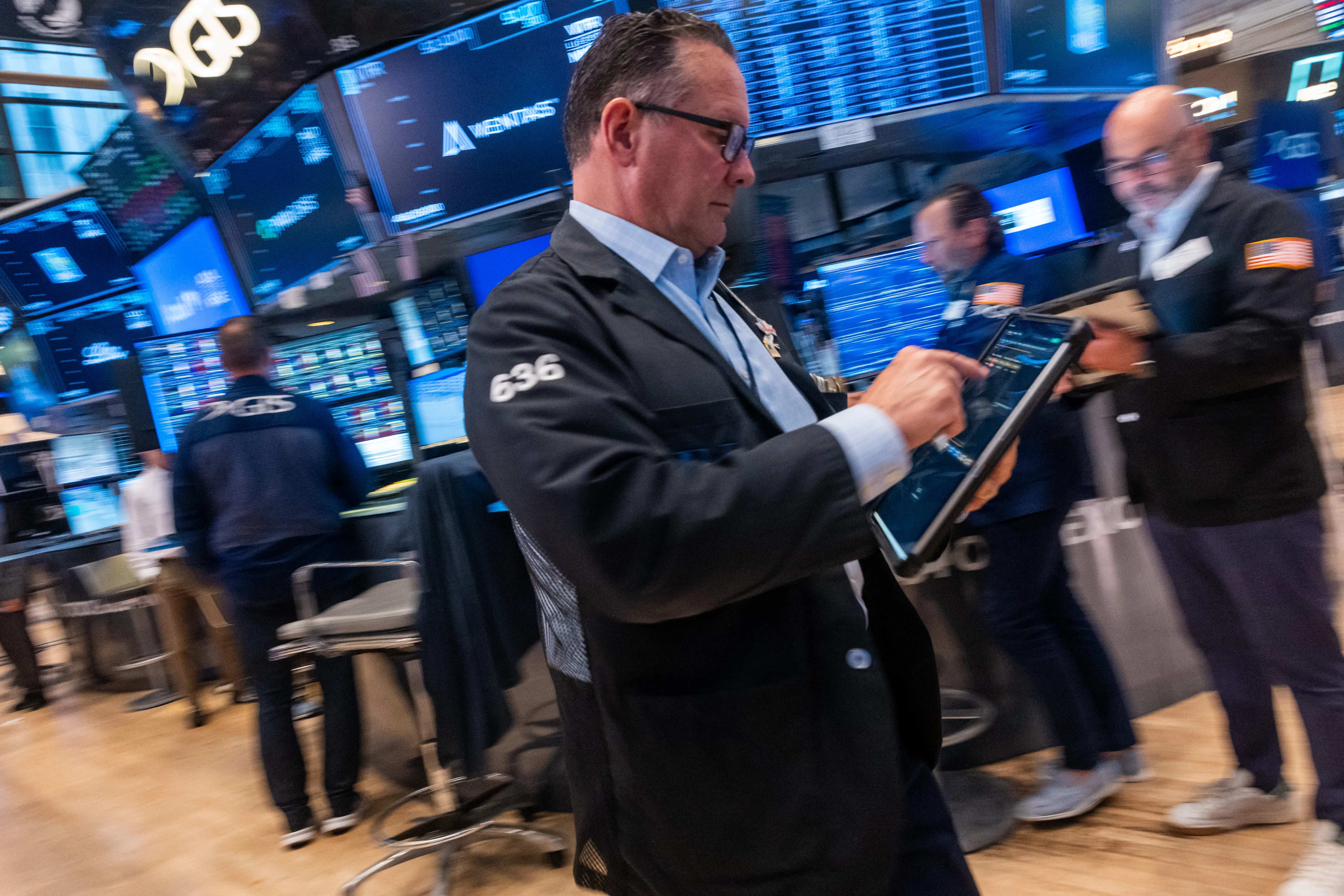 استراتيجيات الاستثمار في وول ستريت وسط تباين التوقعات