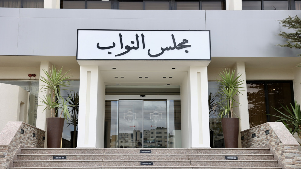 اللجنة الادارية النيابية تبحث الية تعيين المدير التنفيذي للبلديات
