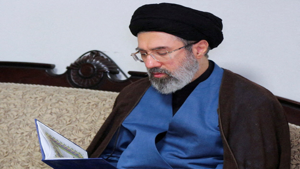 الرئيس الايراني يكشف صعوبة التواصل مع المرشد مجتبى خامنئي