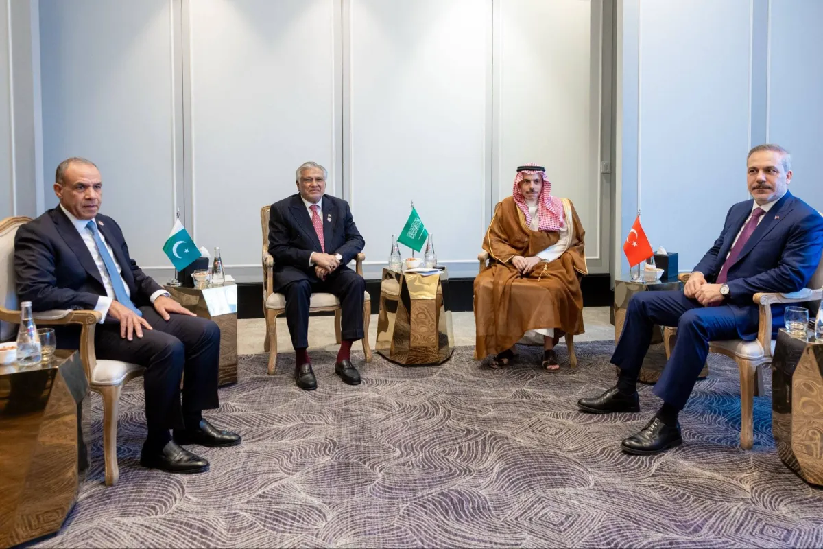 السعودية ومصر وباكستان وتركيا يؤكدون دعم الحلول الدبلوماسية لتعزيز استقرار المنطقة