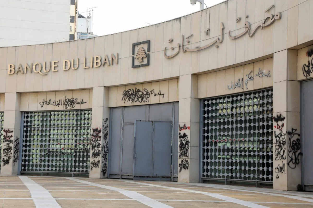مصرف لبنان يعزز ضبط السيولة النقدية وسط ترقب قانون الانتظام المالي