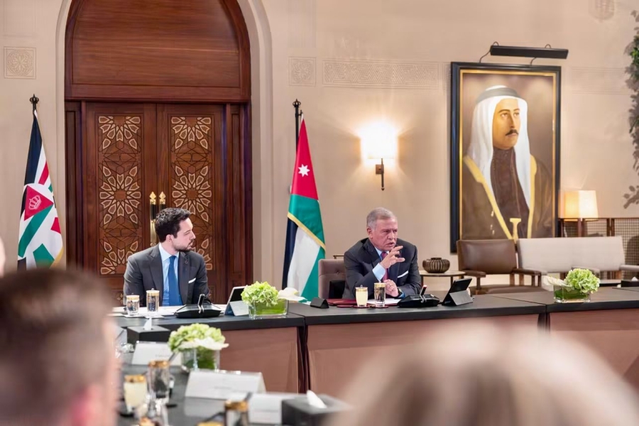 الملك يستقبل وفدا من مساعدي أعضاء في الكونغرس الأمريكي