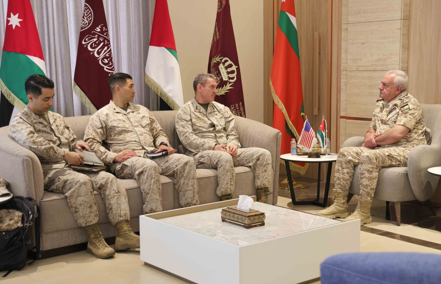 اللواء الركن الحنيطي يستقبل قائد قوات مشاة البحرية في القوات المركزية الأمريكية