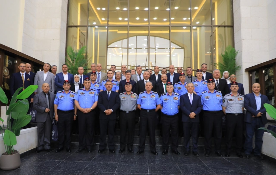 مدير الأمن العام يكرّم عدداً من الضباط المتقاعدين 