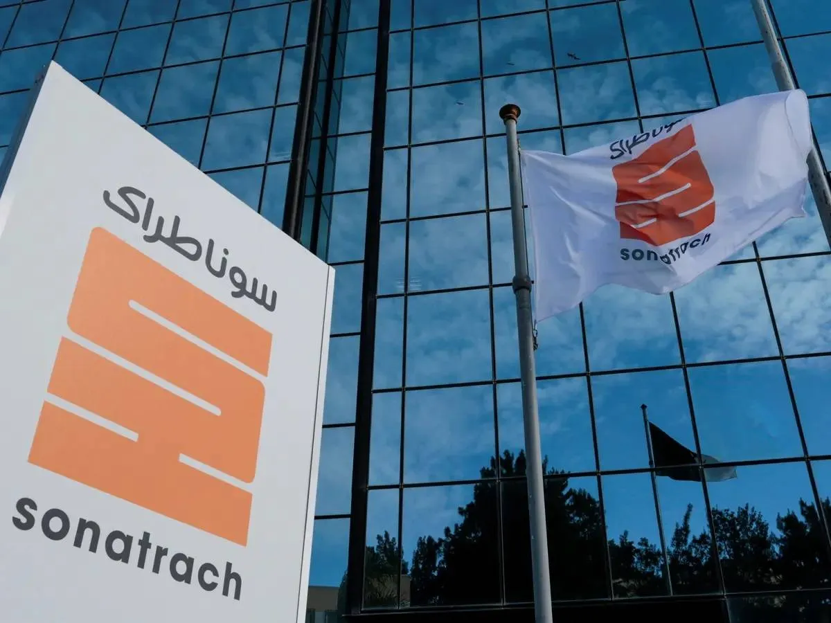 الجزائر تبدا تصدير وقود الطائرات الى النيجر