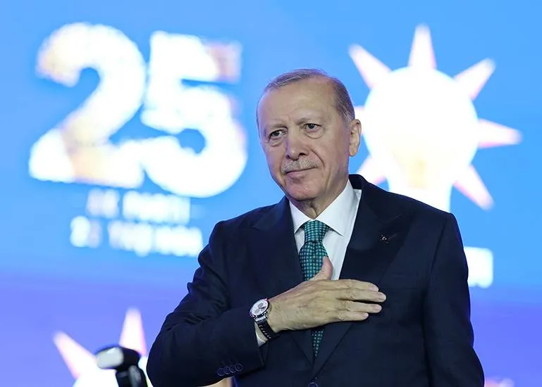 اردوغان يلمح للترشح لولاية رئاسية جديدة ويؤكد استمرار خطط حزب العدالة والتنمية
