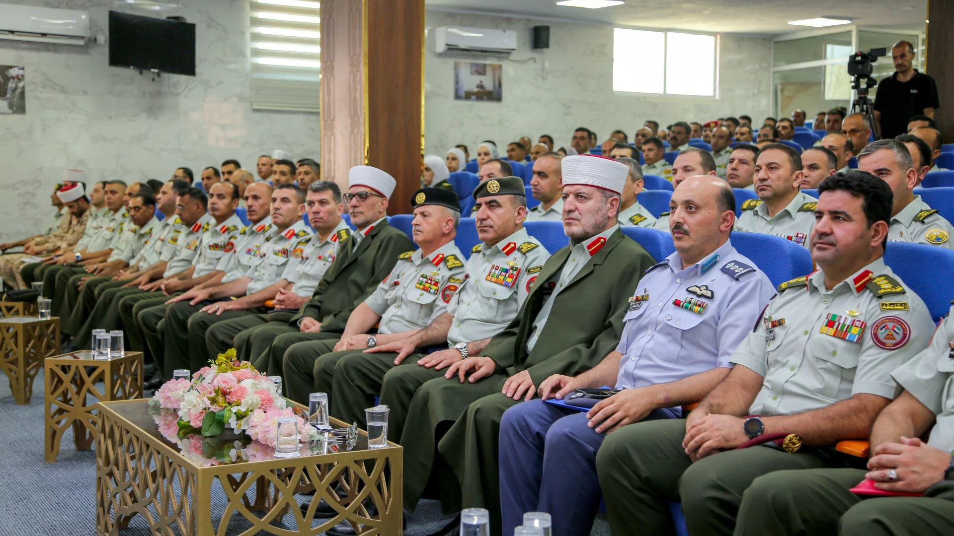 الجيش العربي يودع بعثة العمرة العسكرية للعائلات