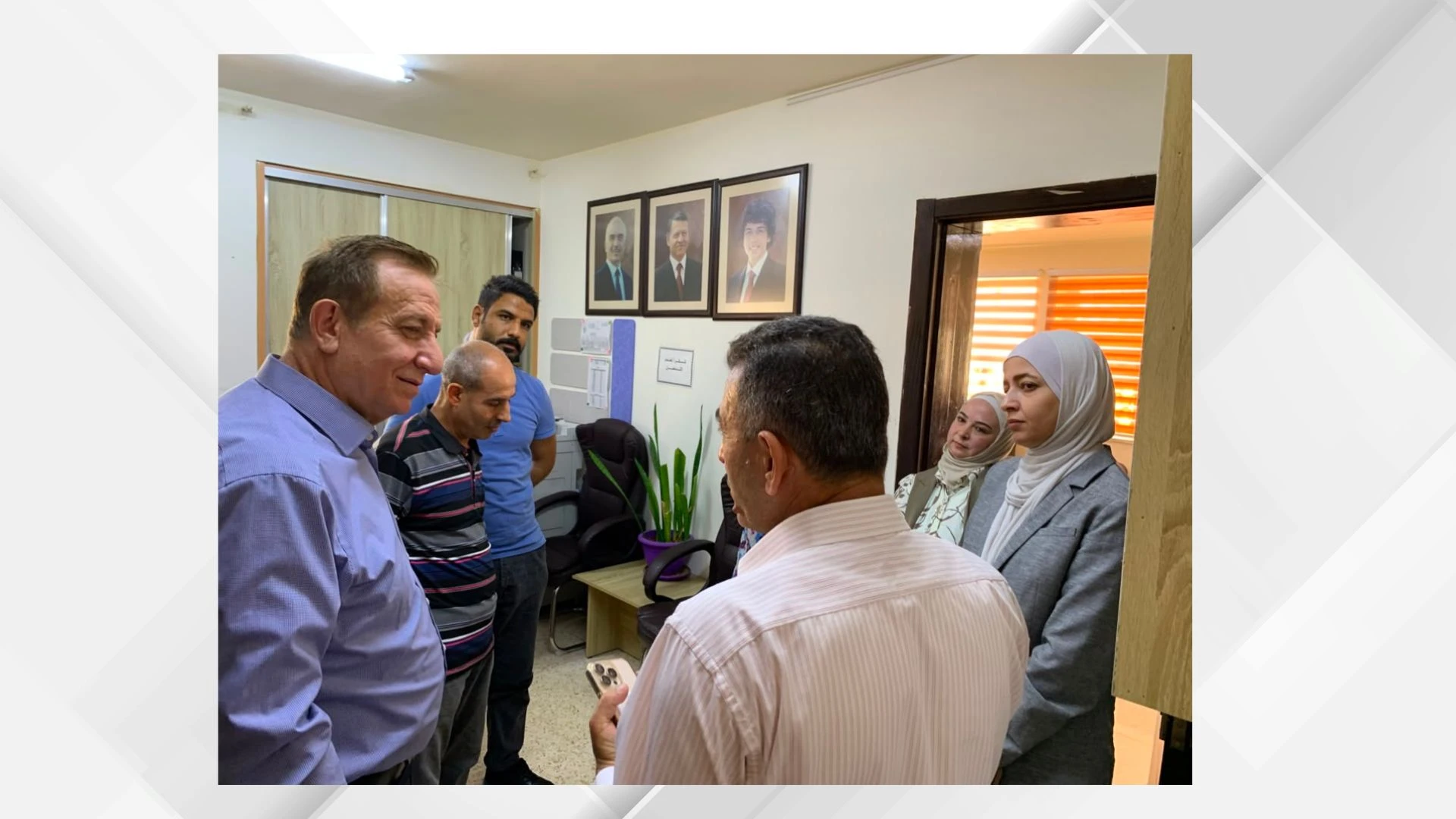 وزير الزراعة يتفقد مديريات المكننة والارشاد الزراعي في عين الباشا