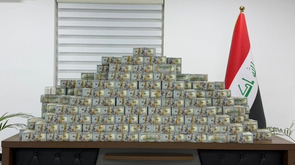 العراق يضبط 20 مليون دولار وكميات من الذهب في قضية فساد كبرى